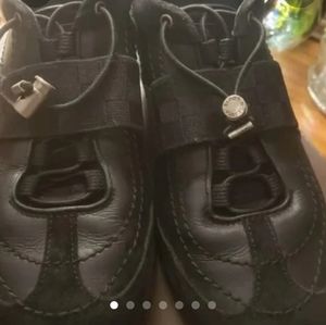 LV black sneakers in excellent condition